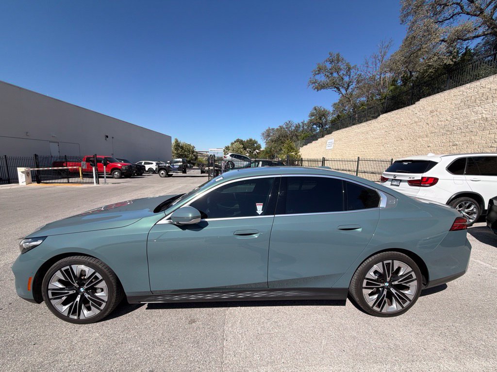 Certified 2024 BMW 530i xDrive w/ Convenience Package AWD/4WD image 2