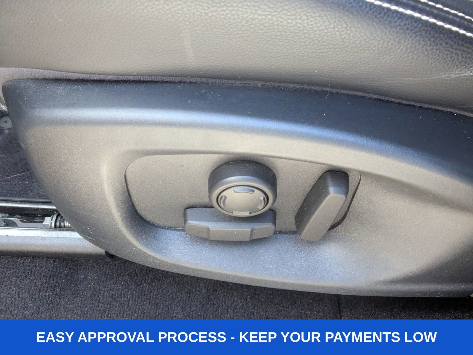 Used 2019 Jaguar E-PACE R-Dynamic SE image 21