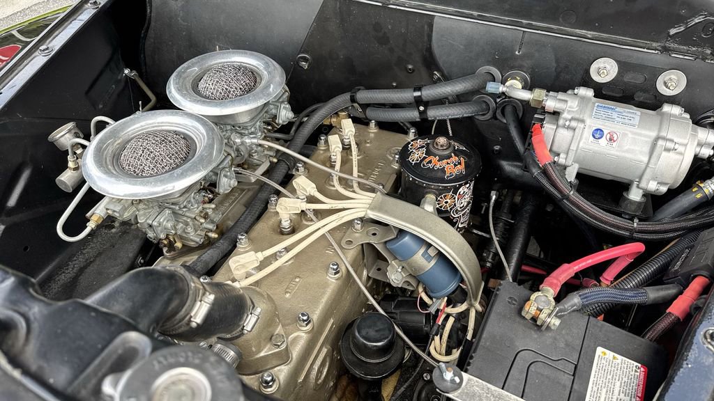 Used 2022 Chrysler Voyager LX image 54