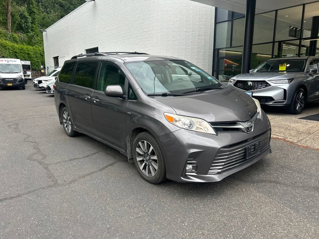 Used 2018 Toyota Sienna XLE AWD/4WD image 2