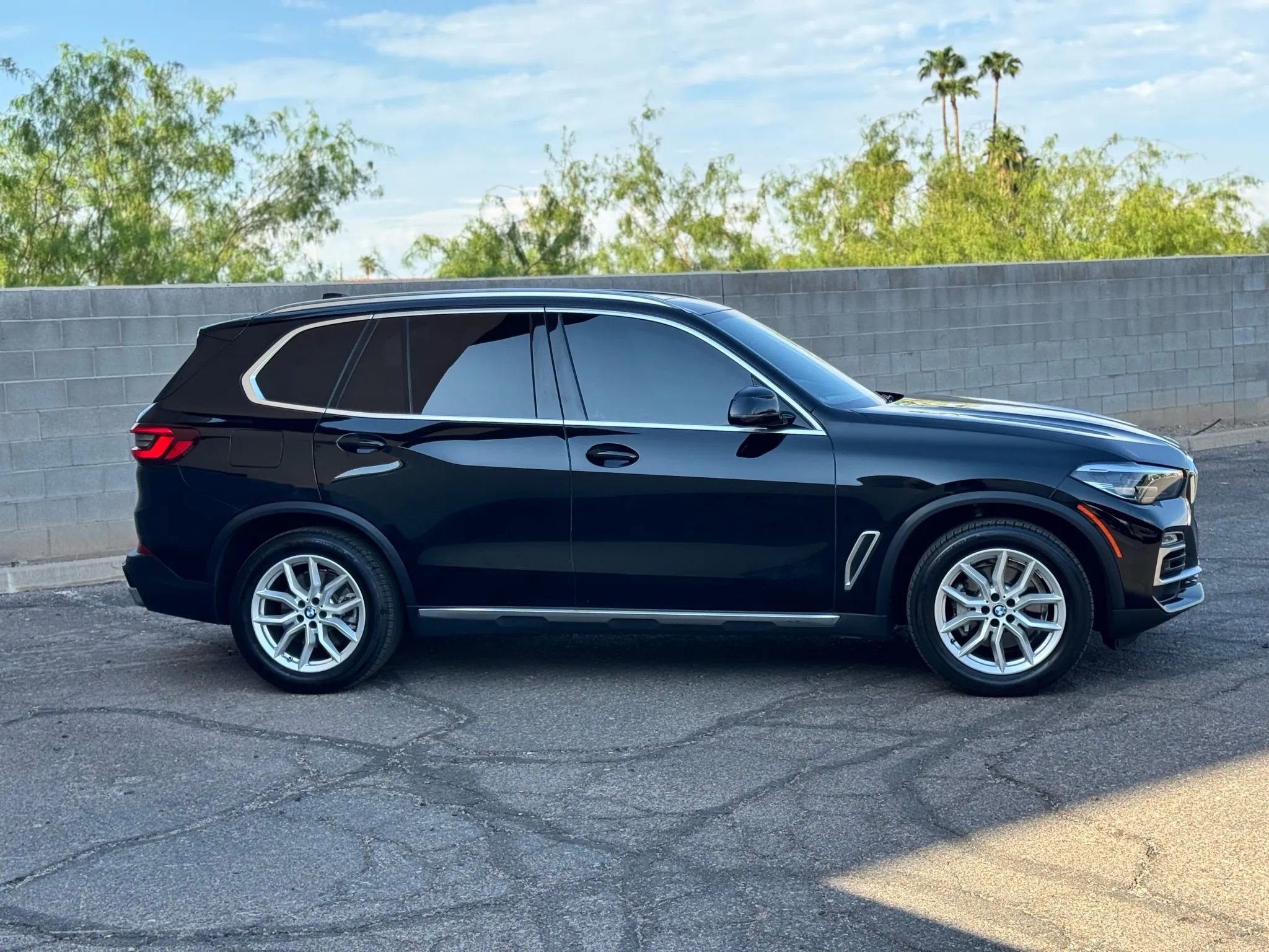 Used 2020 BMW X5 xDrive40i w/ Convenience Package image 2