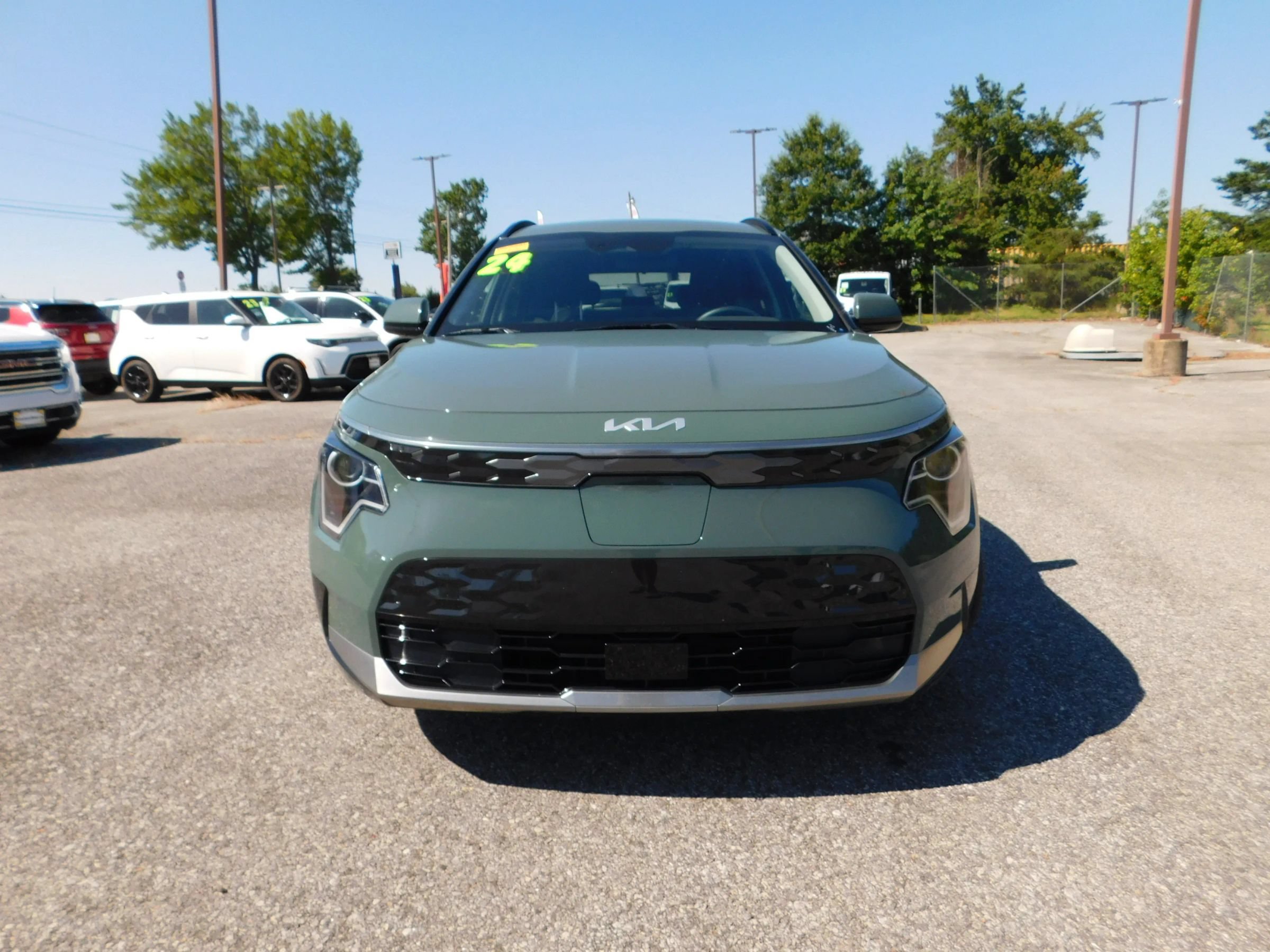 Used 2024 Kia Niro Wind w/ Wind Preserve Package FWD image 3