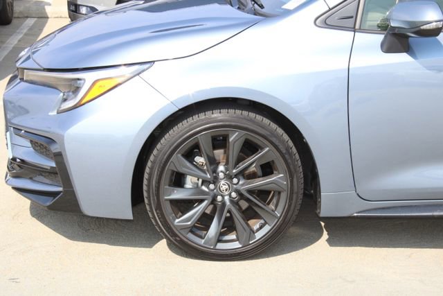 Used 2025 Toyota Corolla SE w/ SE Premium Package image 4