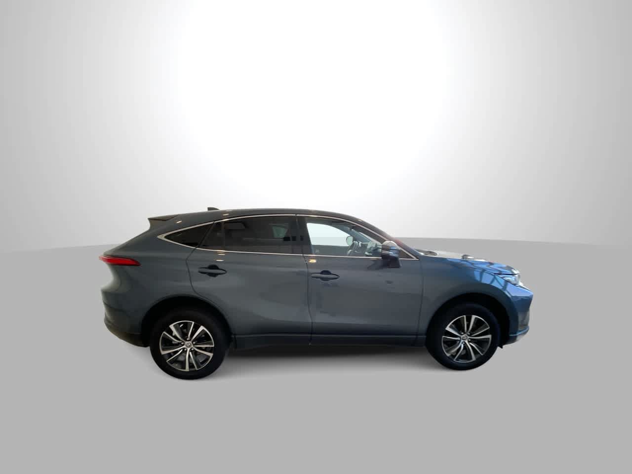 Used 2024 Toyota Venza LE AWD/4WD image 9