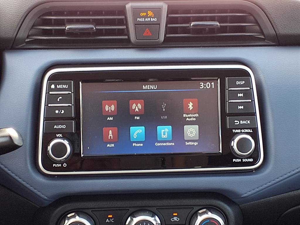 Used 2023 Nissan Versa SV image 14