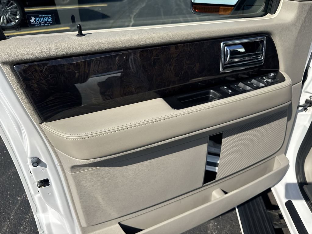 Used 2016 Lincoln Navigator L Select image 15