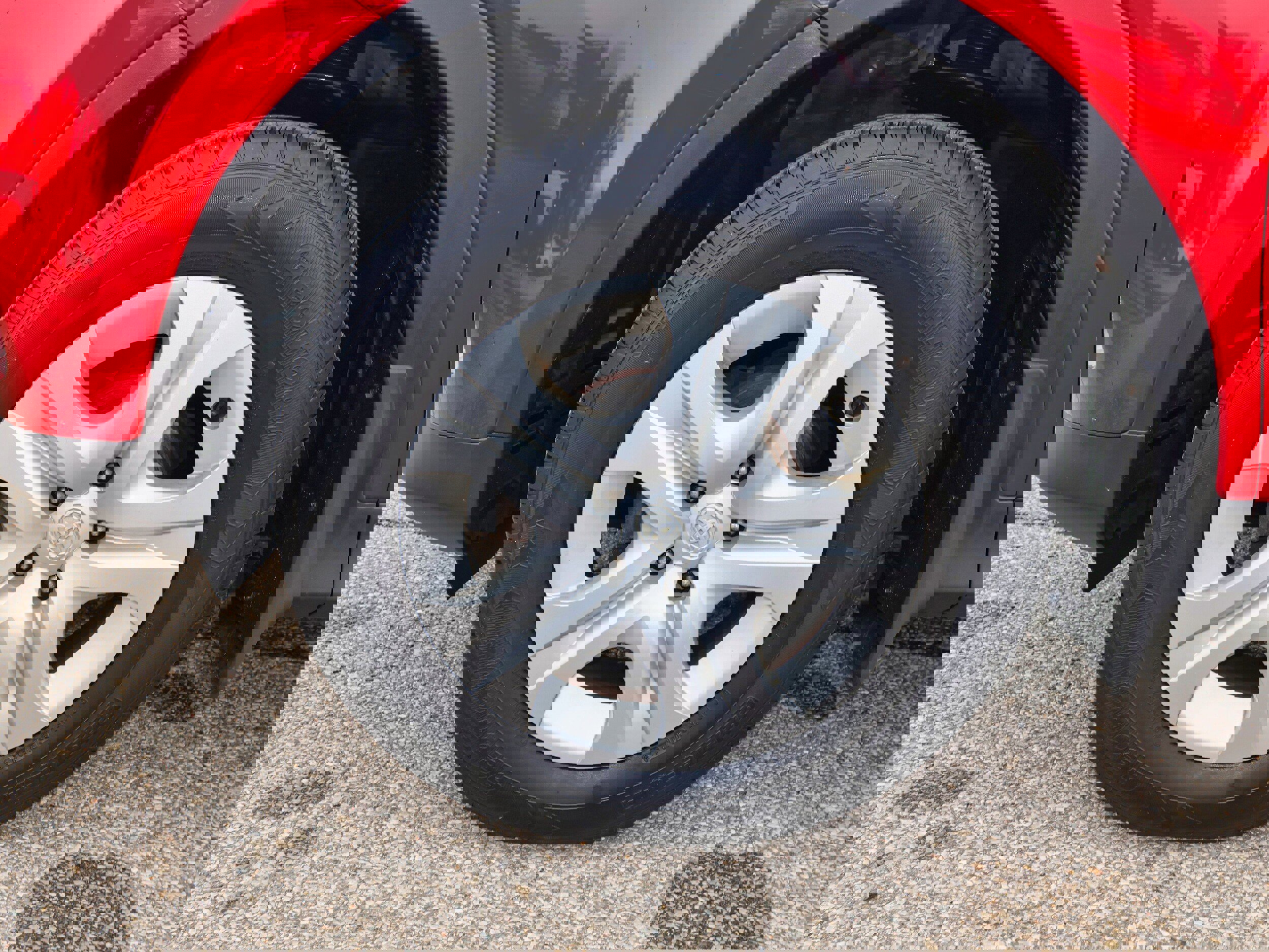 Used 2014 Toyota RAV4 LE image 28