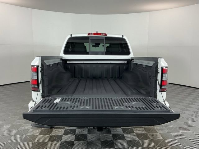Used 2022 Nissan Frontier SV AWD/4WD image 7
