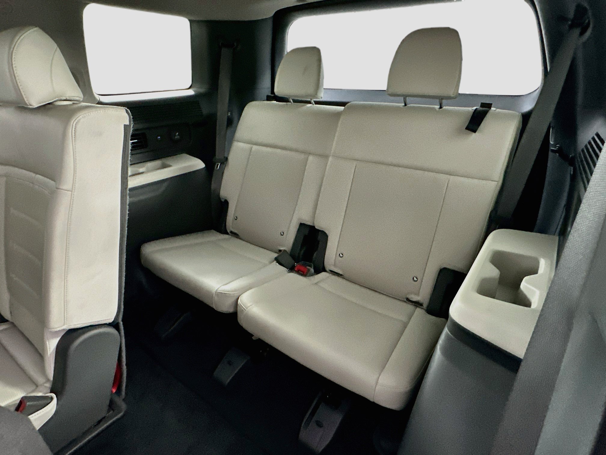 Used 2025 Hyundai Santa Fe Limited FWD image 31