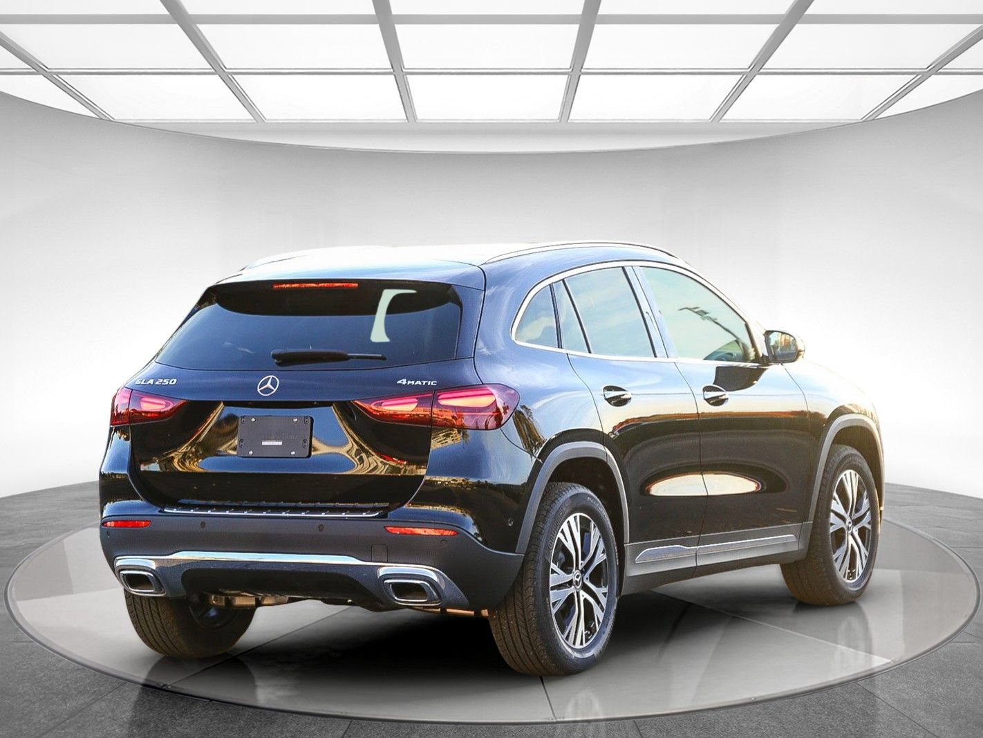 Used 2025 Mercedes-Benz GLA 250 4MATIC image 4
