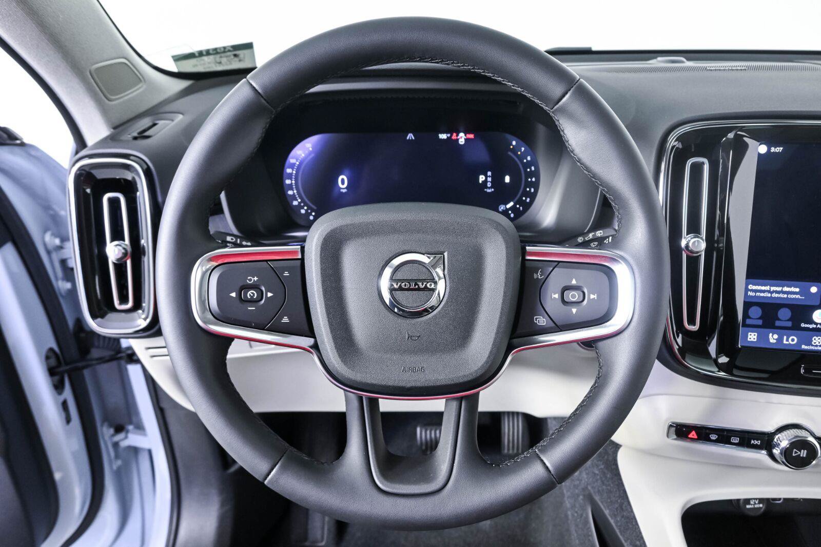 Certified 2024 Volvo XC40 B5 Plus w/ Protection Package Premier AWD/4WD image 9