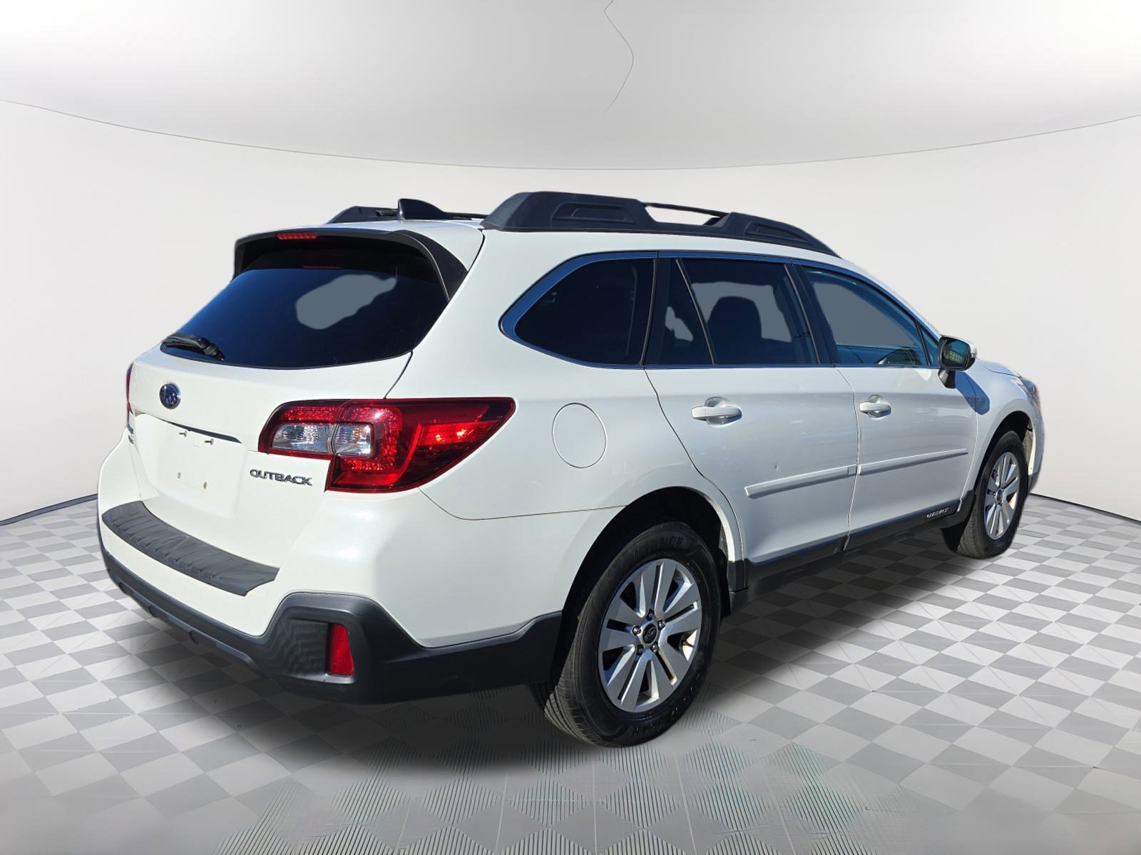 Used 2019 Subaru Outback 2.5i Premium image 3