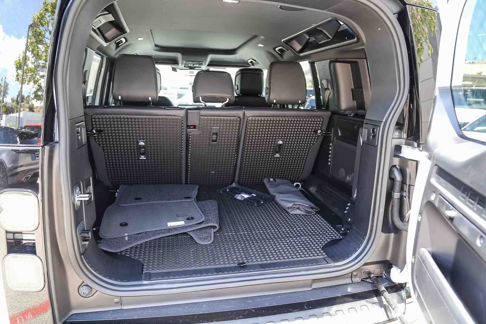New 2026 Land Rover Defender 110 X-Dynamic SE AWD/4WD image 25
