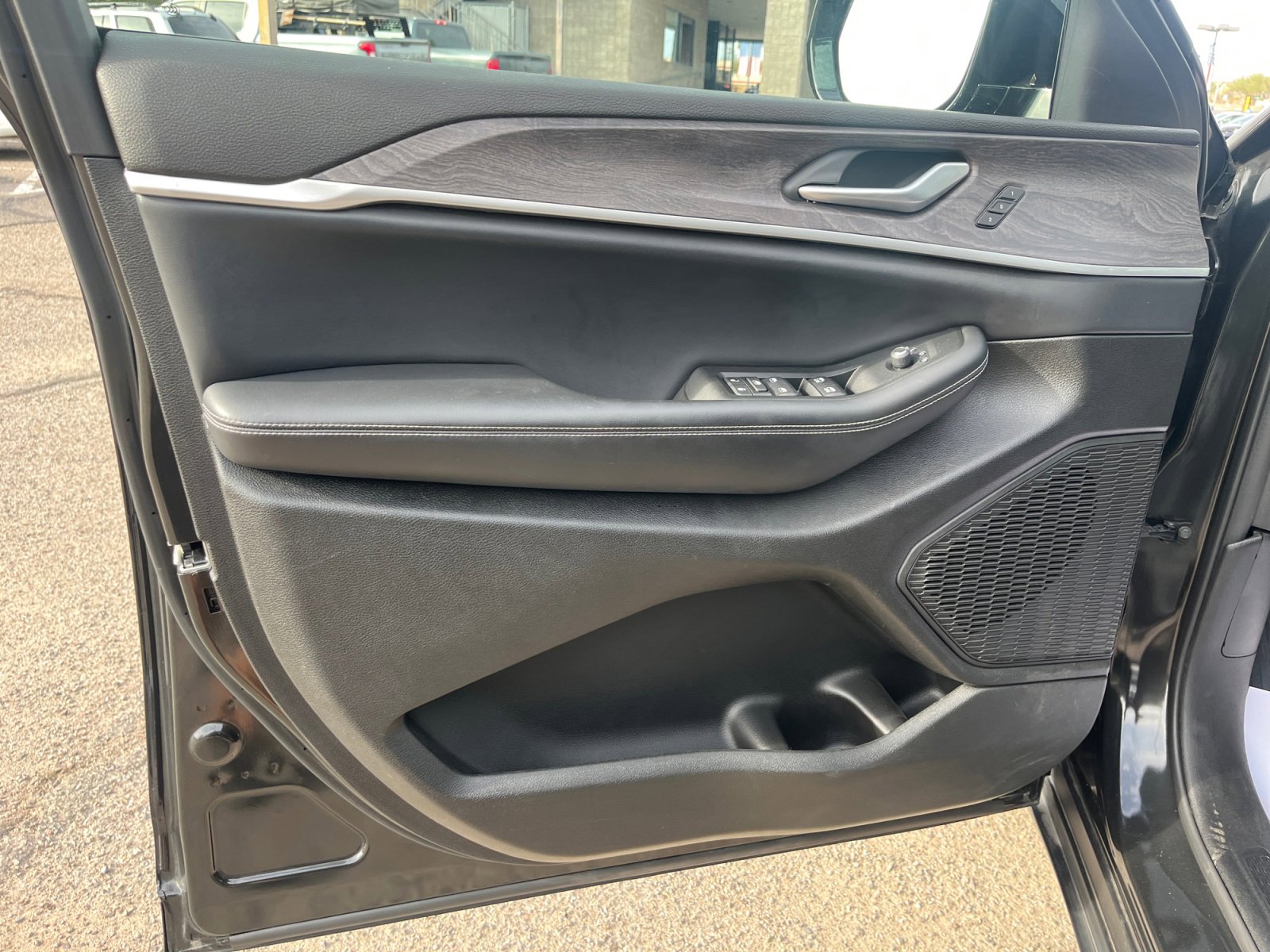 Certified 2024 Jeep Grand Cherokee Limited image 13