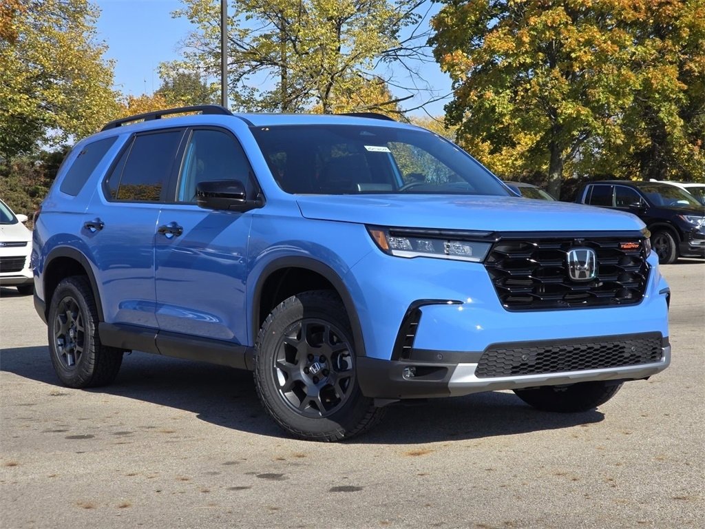 New 2025 Honda Pilot TrailSport image 2