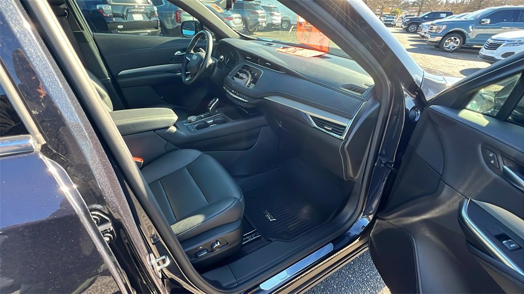 Used 2023 Cadillac XT4 Premium Luxury w/ Enhanced Visibility Package image 19
