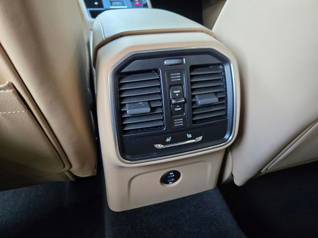 Used 2025 Porsche Macan image 18