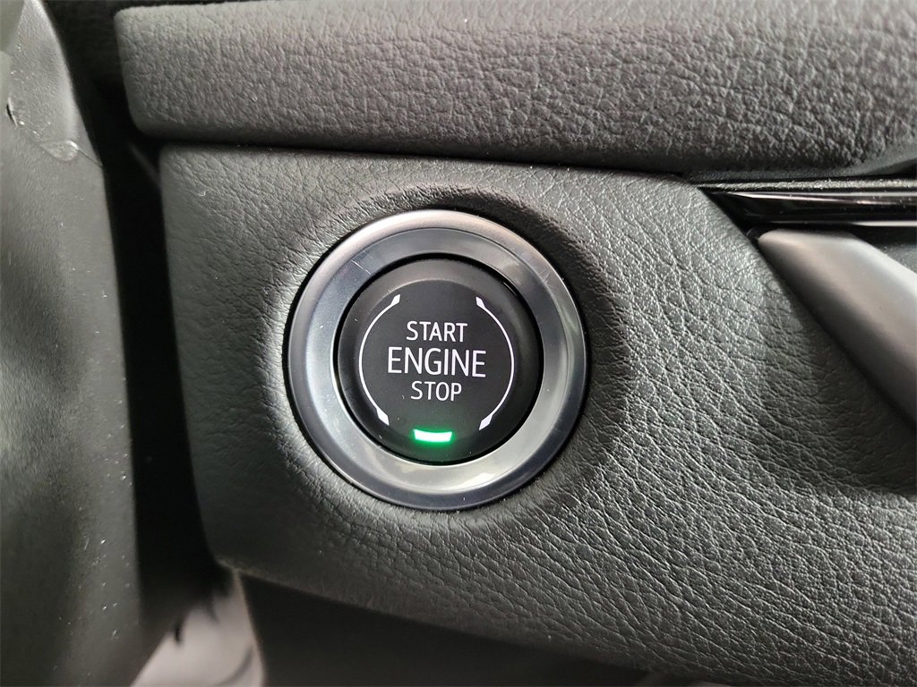 Certified 2025 Cadillac XT4 Premium Luxury image 29