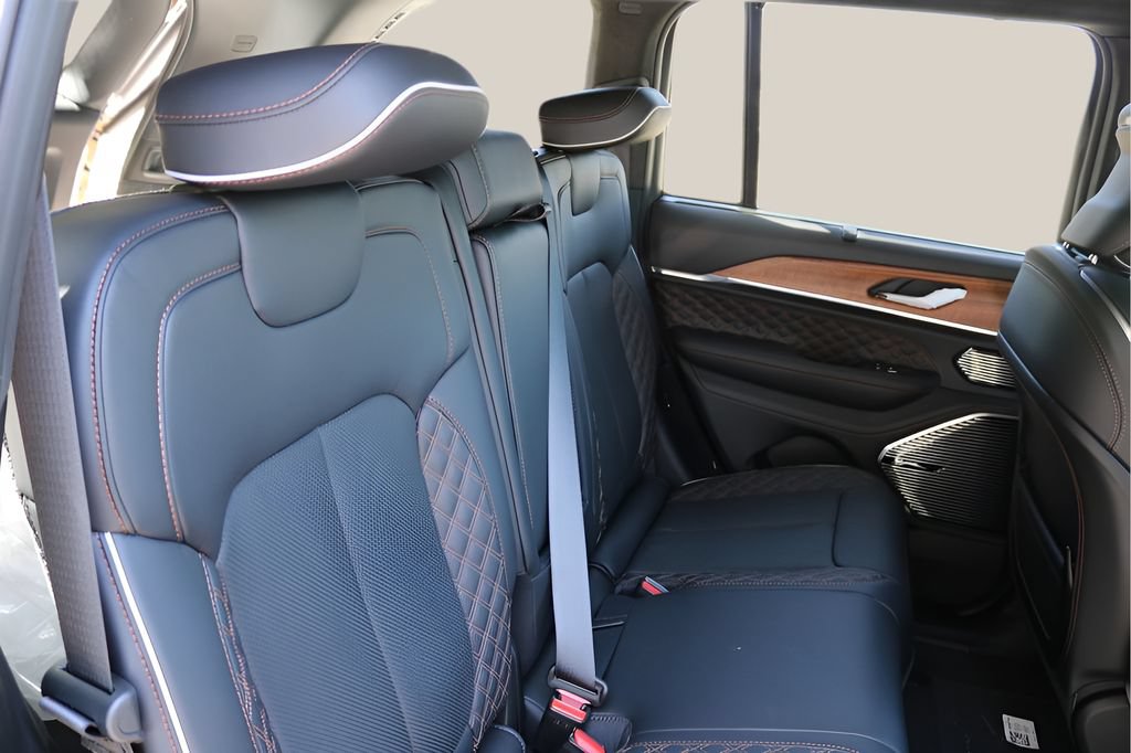 New 2026 Jeep Grand Cherokee Summit w/ Obsidian Package AWD/4WD image 18