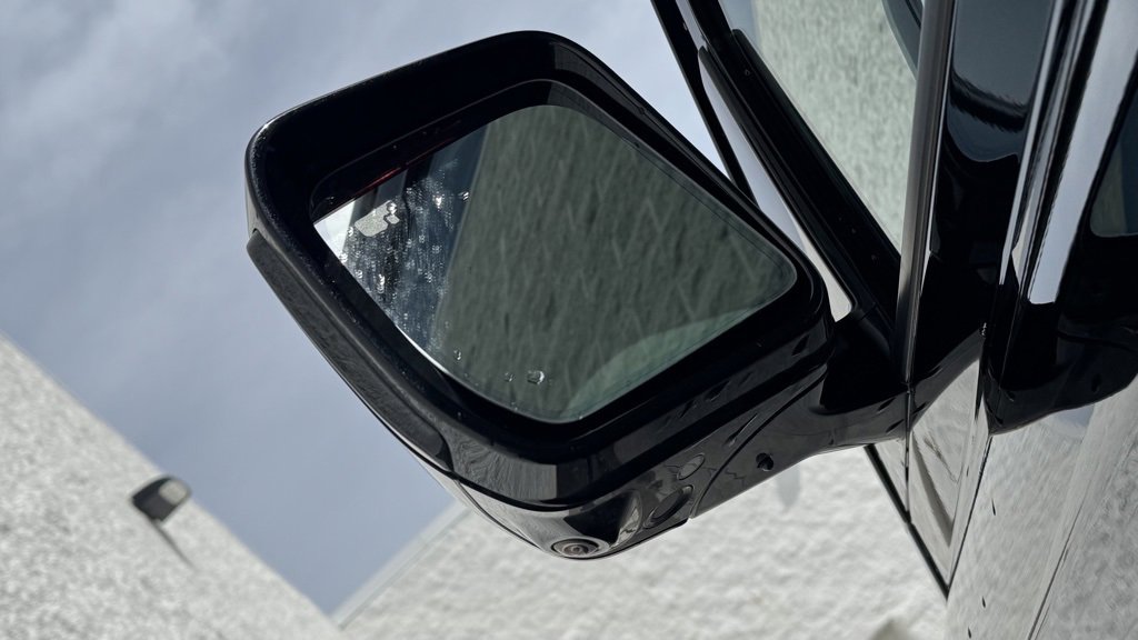 Used 2023 Land Rover Defender 130 SE image 17