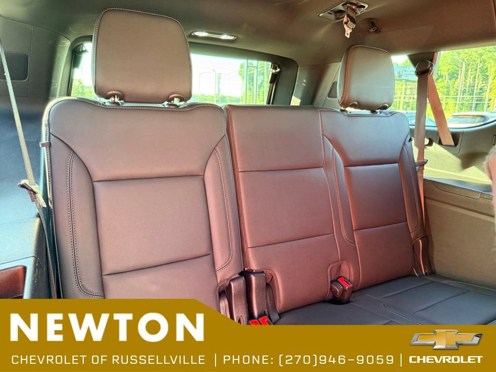 Used 2022 Chevrolet Suburban LT RWD image 19