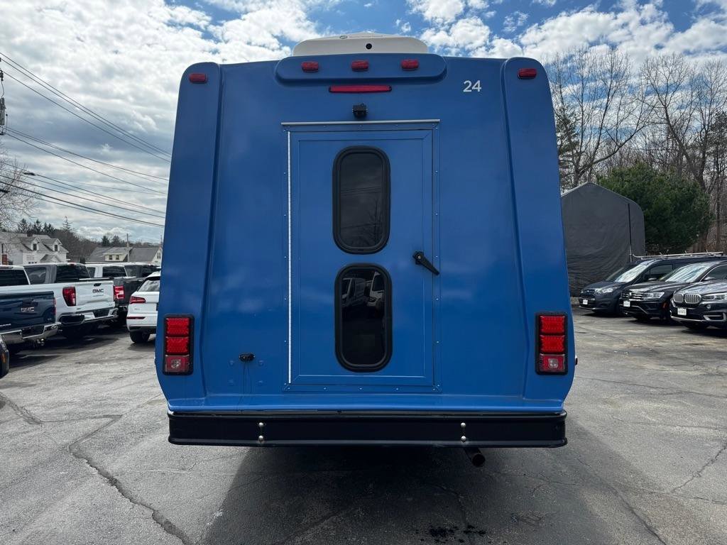 Used 2018 Ford E-450 and Econoline 450 Super Duty w/ Shuttle Bus Prep Package RWD image 5