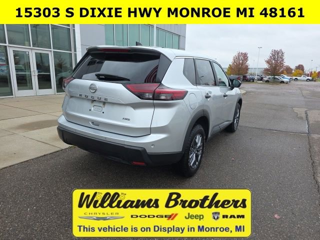 Used 2024 Nissan Rogue S image 5