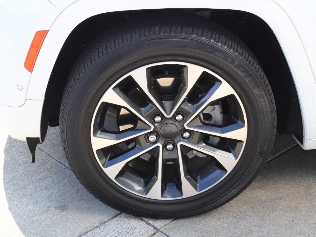 Certified 2023 Jeep Grand Cherokee L Overland AWD/4WD image 38