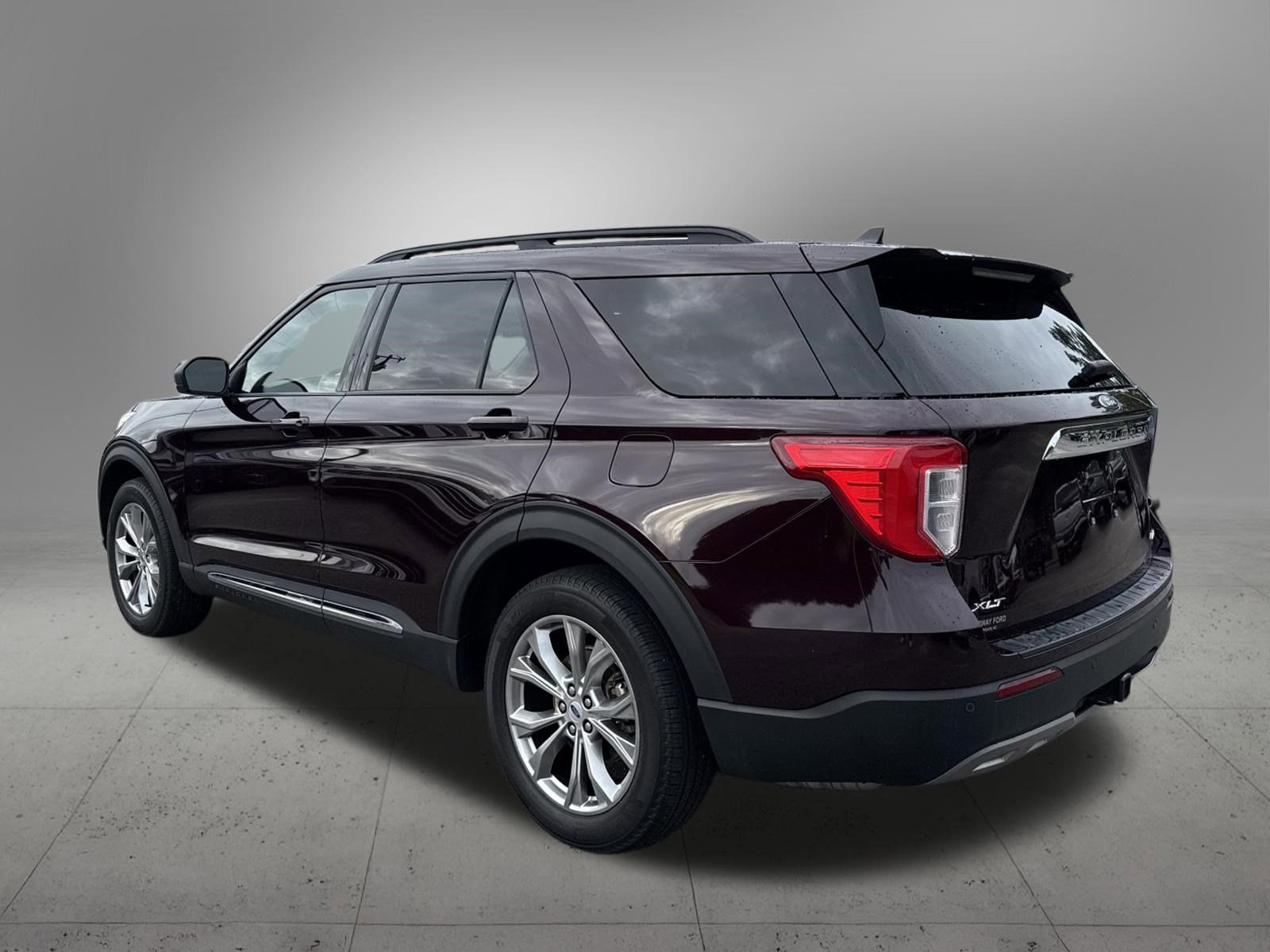 Certified 2023 Ford Explorer XLT w/ Equipment Group 202A AWD/4WD image 3