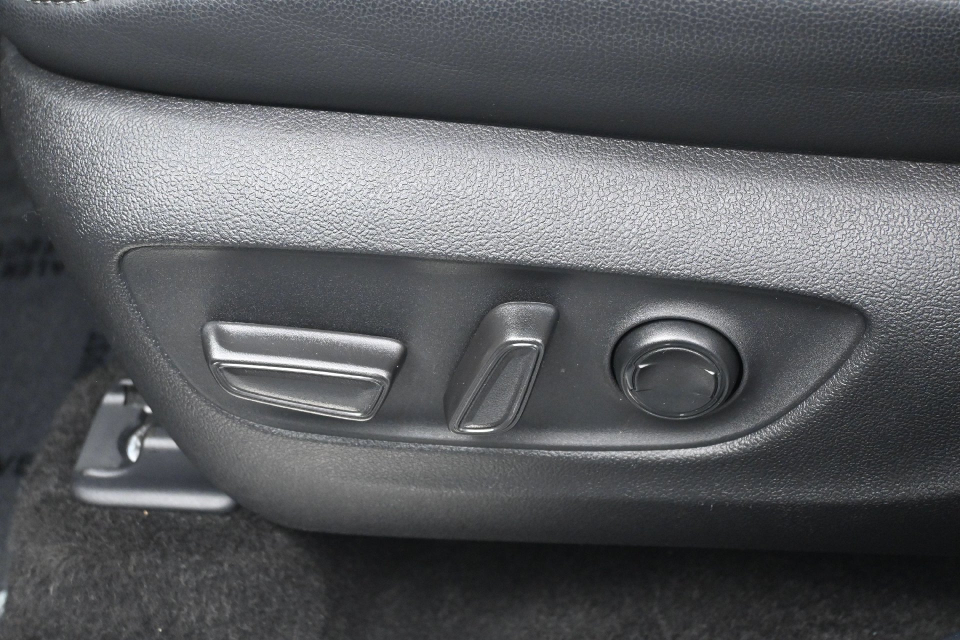 Used 2025 Toyota Highlander Platinum AWD/4WD image 28