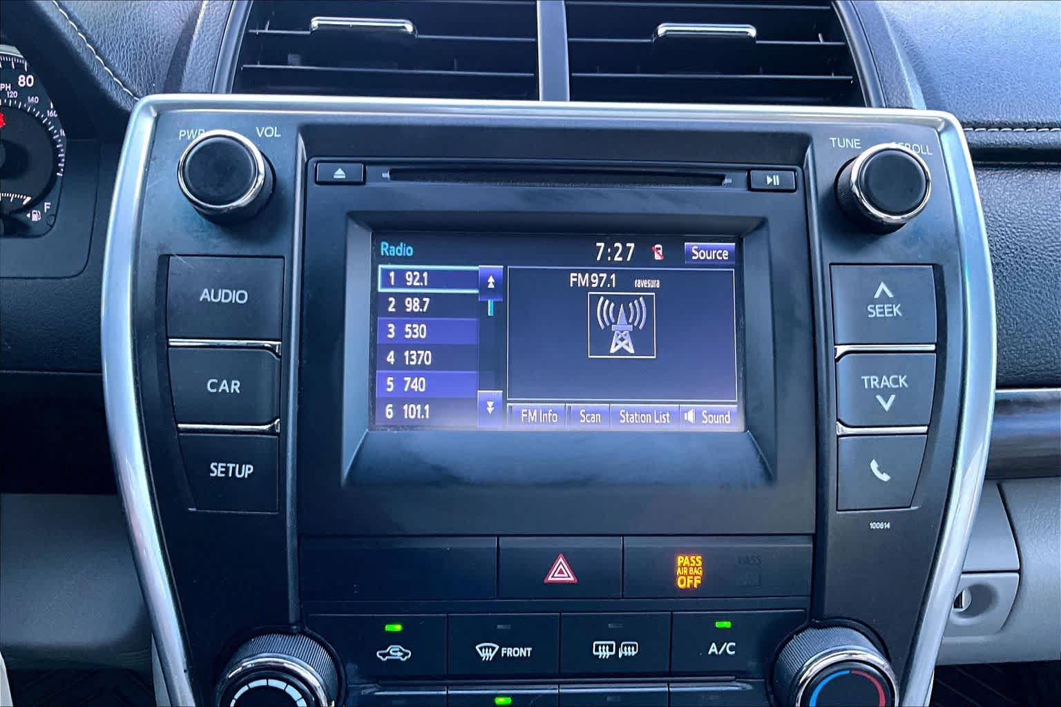 Used 2016 Toyota Camry LE FWD image 31