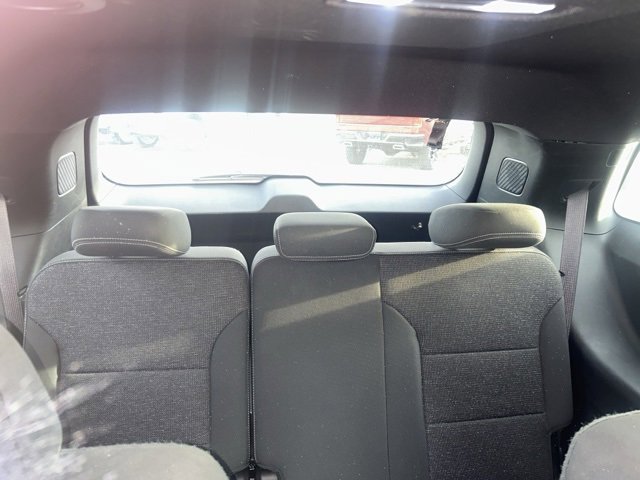 Used 2025 Chevrolet Traverse LT image 32