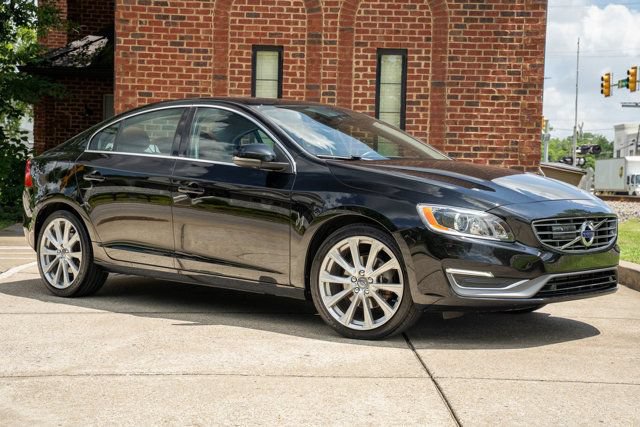 Used 2017 Volvo S60 T5 Inscription Platinum w/ Climate Package FWD image 3