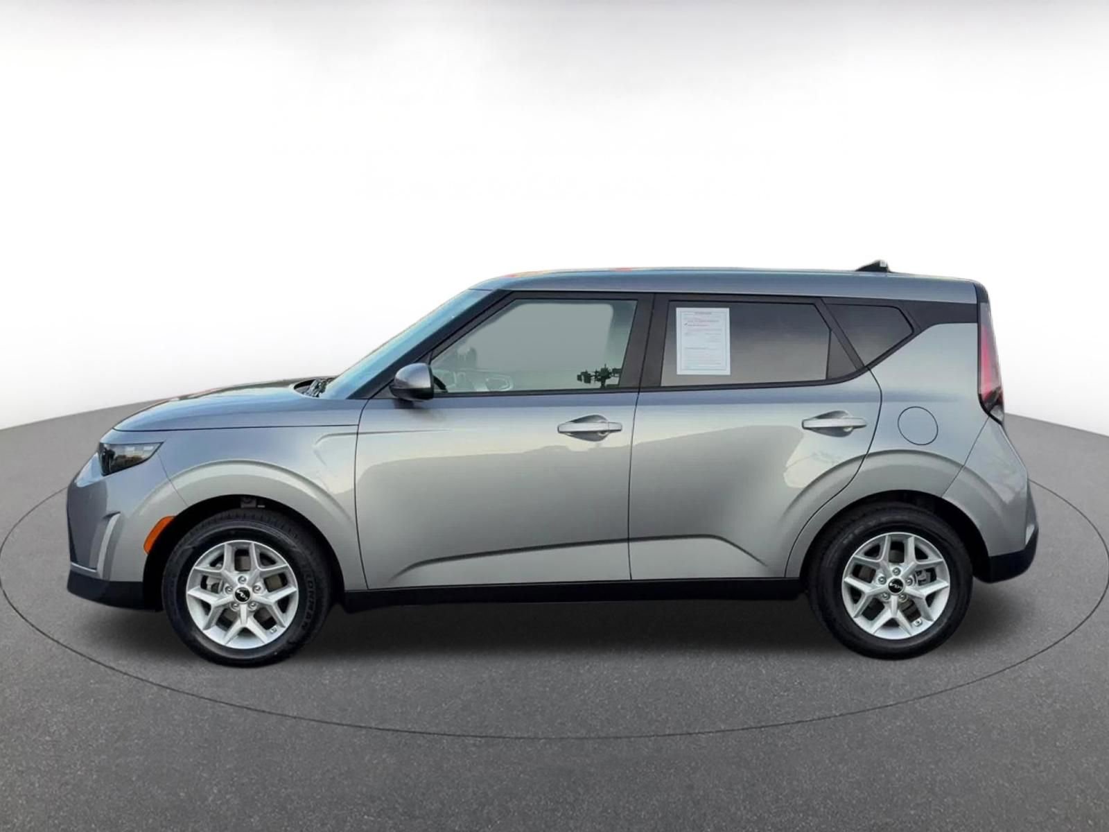 Used 2025 Kia Soul LX w/ LX Technology Package image 9