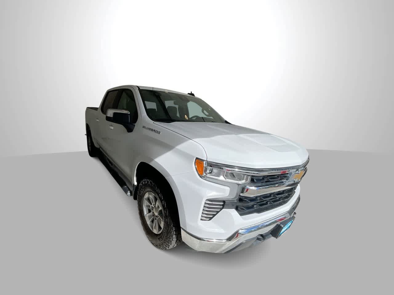Used 2022 Chevrolet Silverado 1500 LT w/ Convenience Package II AWD/4WD image 2