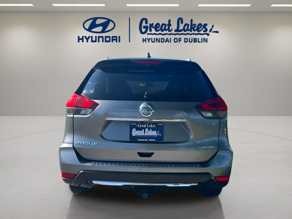 Used 2017 Nissan Rogue SV w/ Sun & Sound Touring Package AWD/4WD image 4