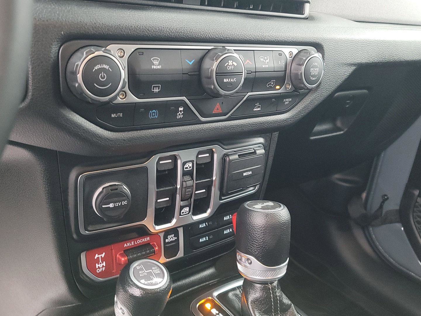 Used 2025 Jeep Wrangler Willys image 27