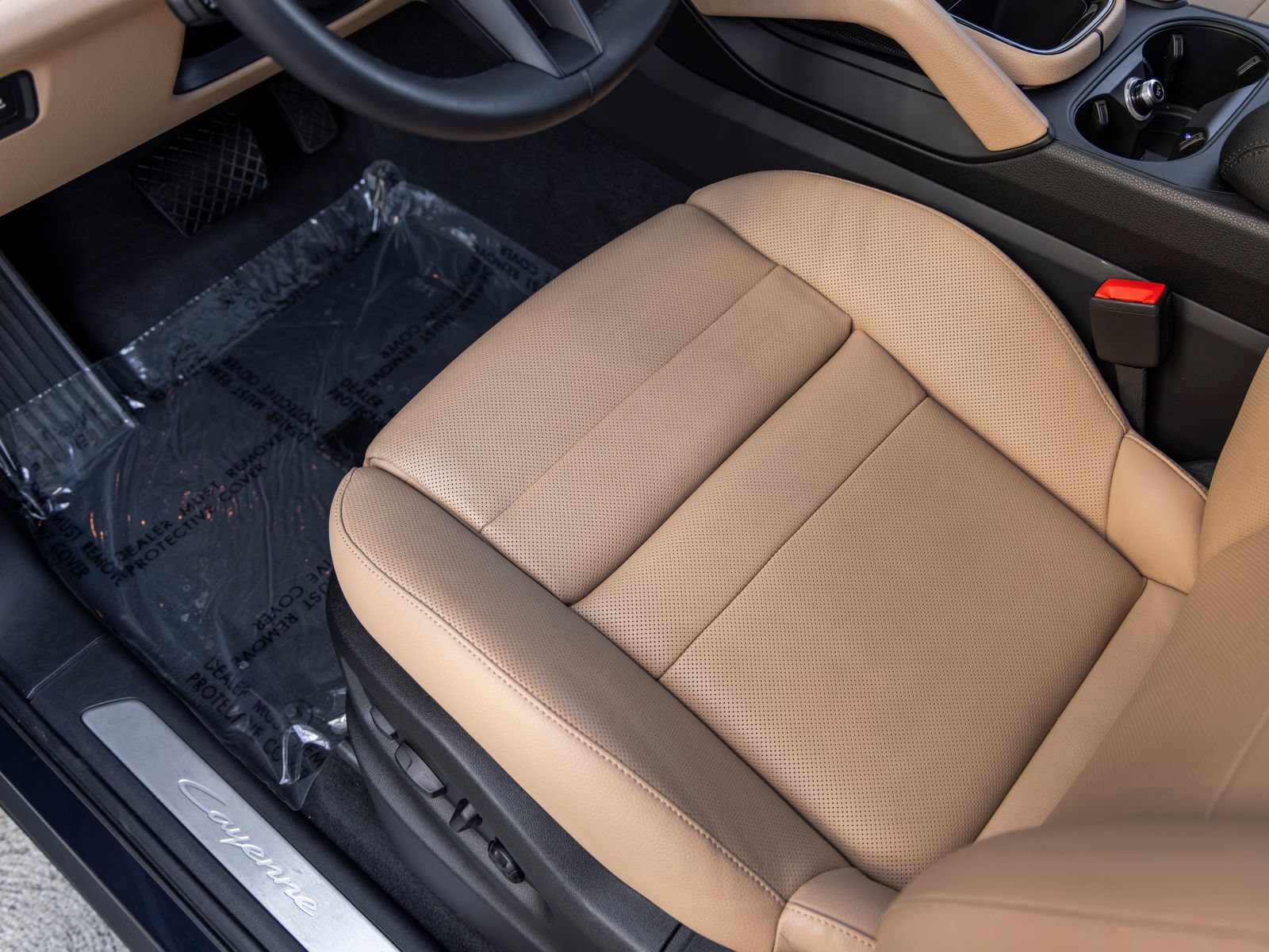 Certified 2025 Porsche Cayenne AWD/4WD image 32