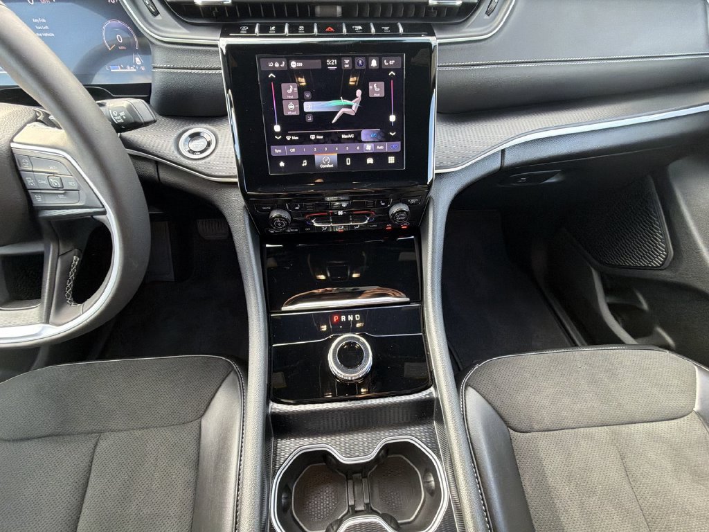 Used 2024 Jeep Grand Cherokee Altitude AWD/4WD image 24