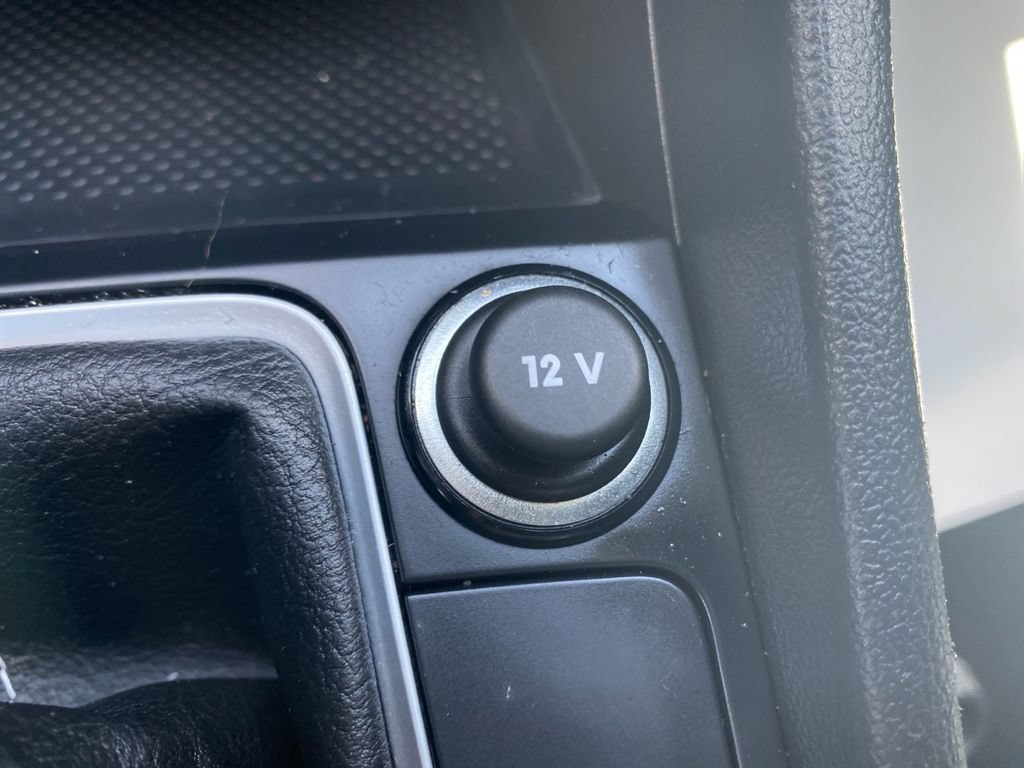 Used 2023 Volkswagen Jetta SE FWD image 35