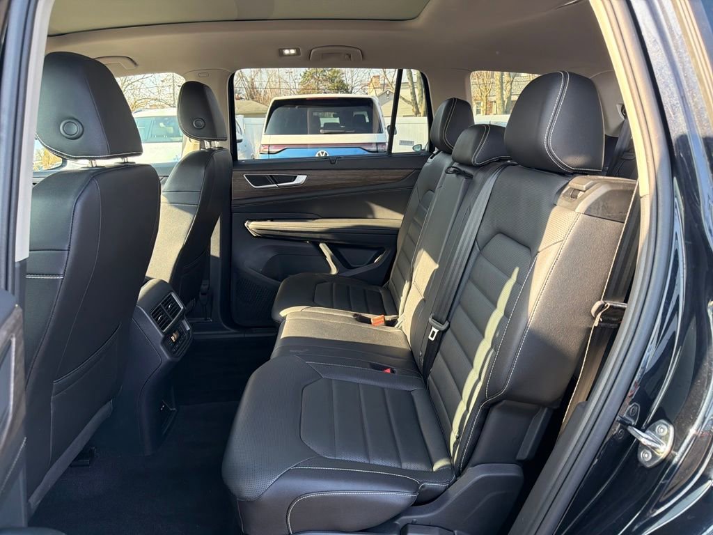 Used 2025 Volkswagen Atlas SEL image 32
