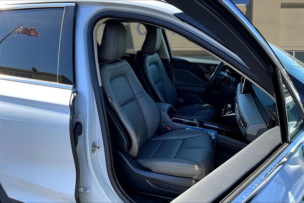 Used 2025 Lincoln Corsair Premiere image 31