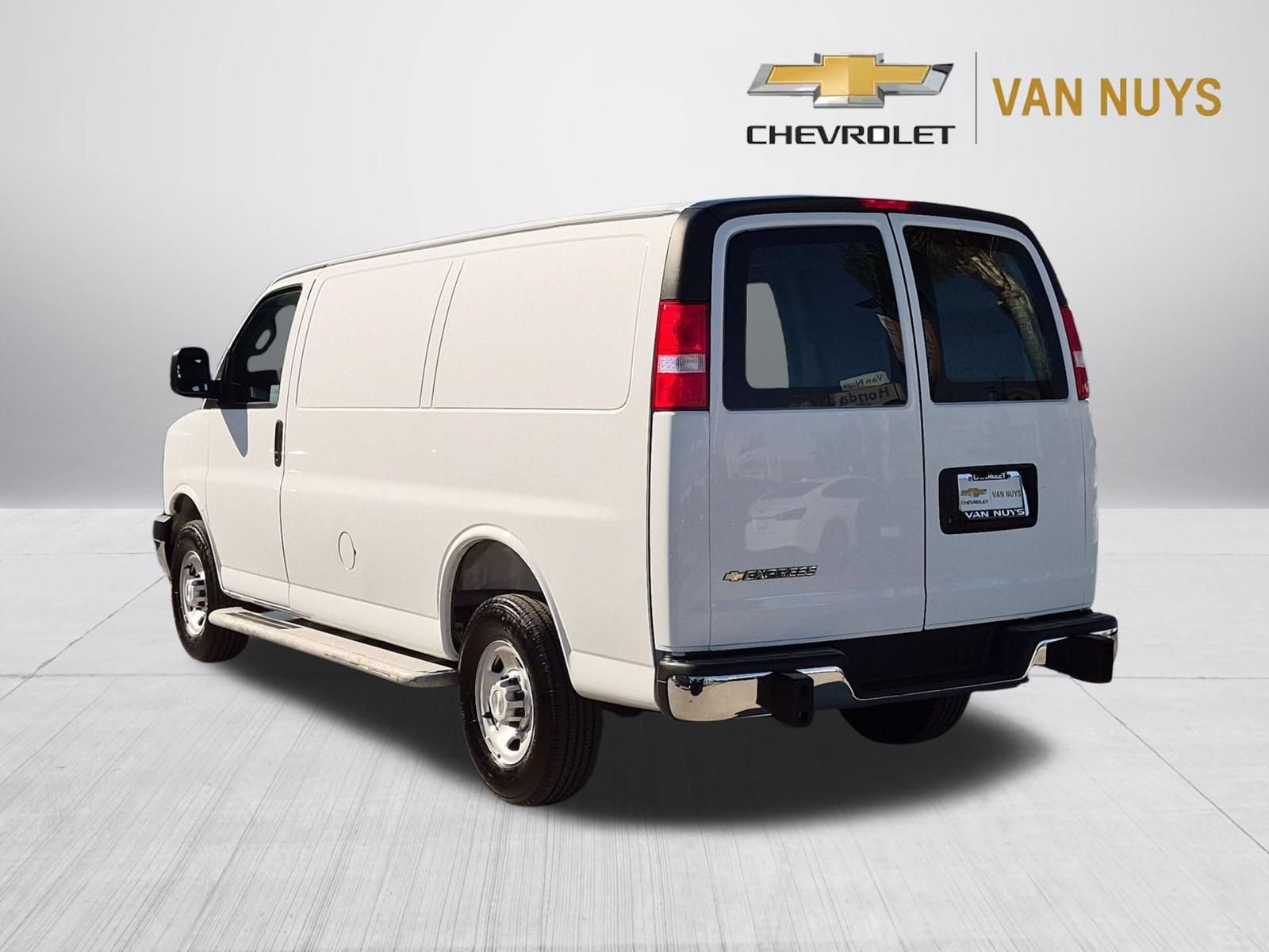 Used 2025 Chevrolet Express 2500 w/ Driver Convenience Package RWD image 7