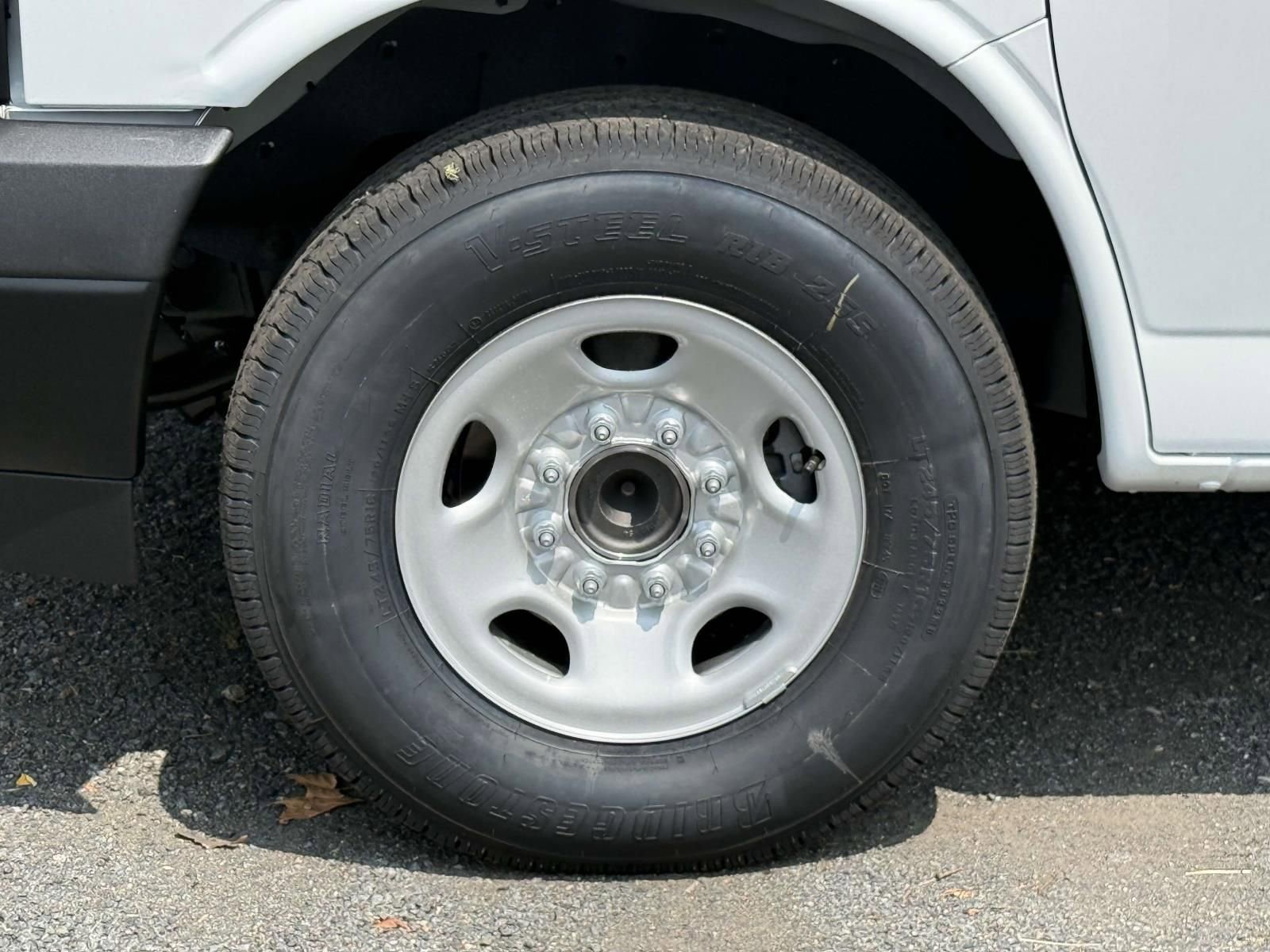 New 2025 Chevrolet Express 3500 Extended RWD image 7