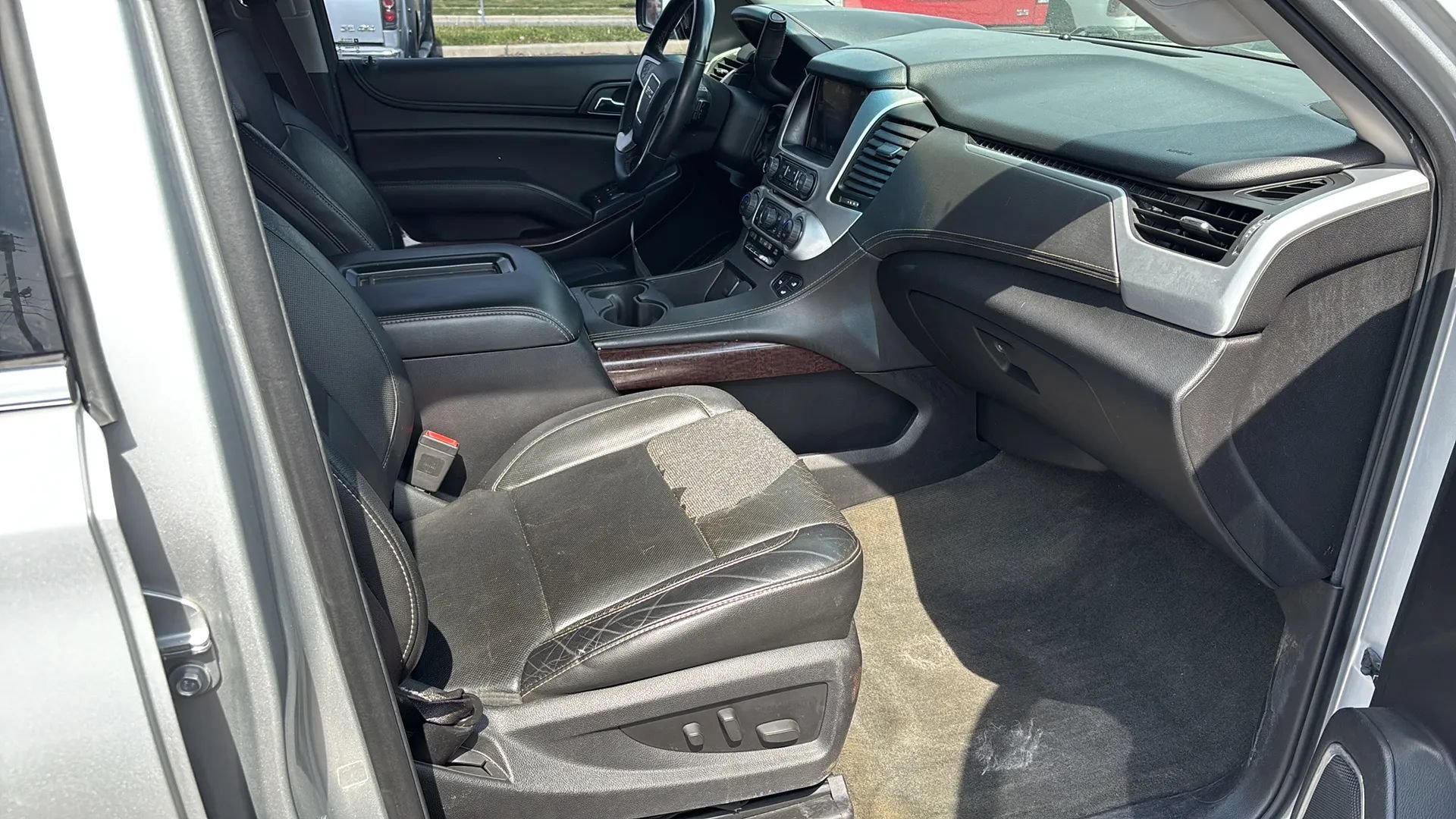 Used 2015 GMC Yukon XL SLT AWD/4WD image 16