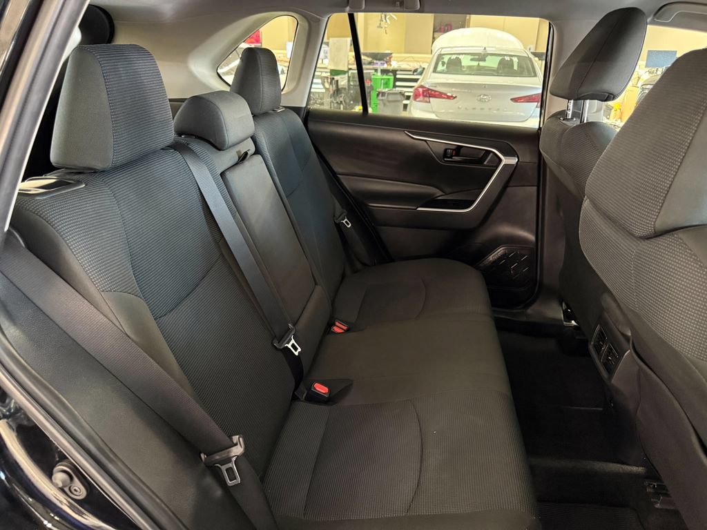 Used 2025 Toyota RAV4 LE FWD image 33