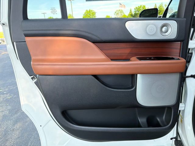 Used 2021 Lincoln Navigator L Reserve w/ Luxury Package AWD/4WD image 22