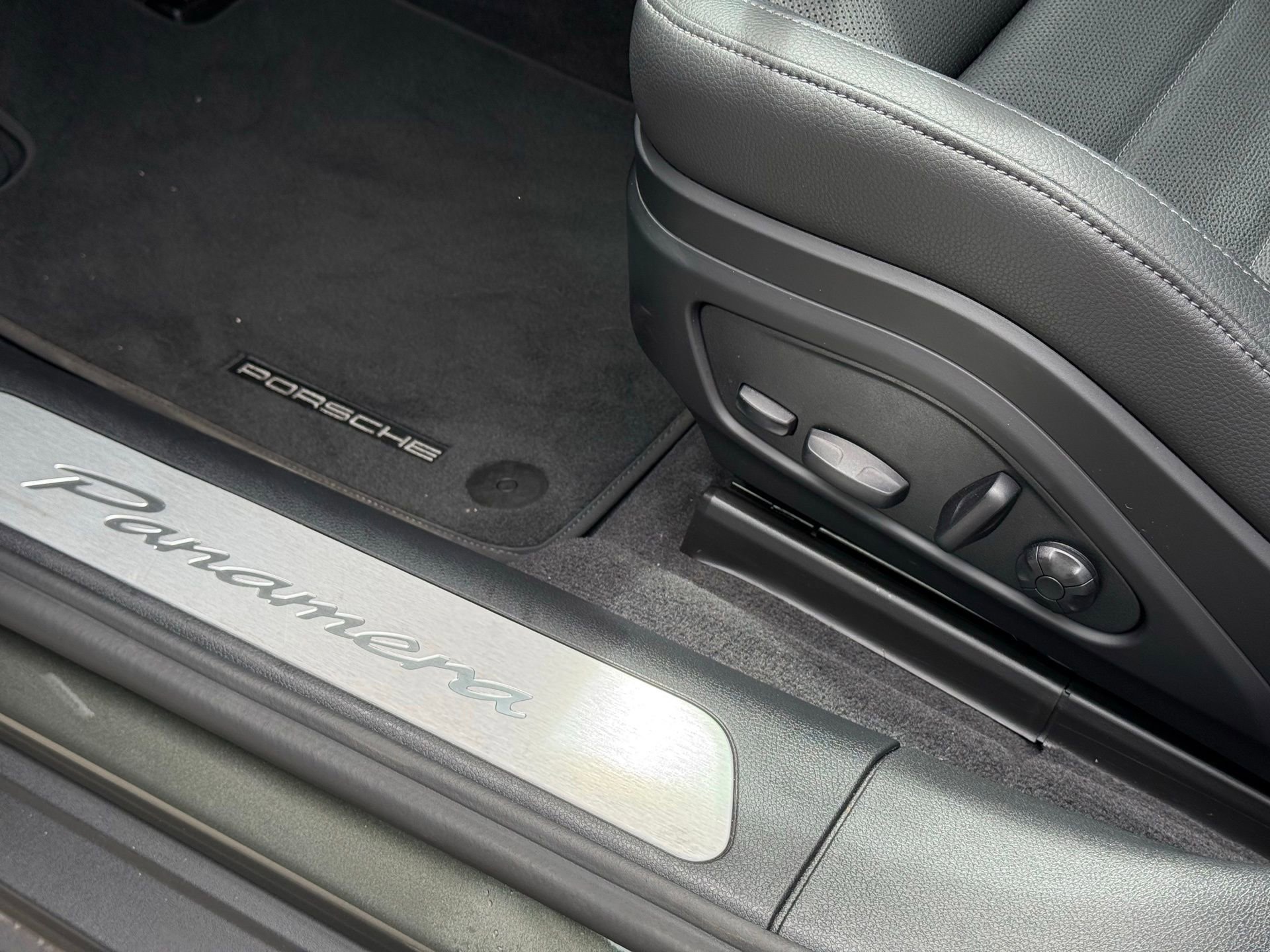 Used 2026 Porsche Panamera image 26