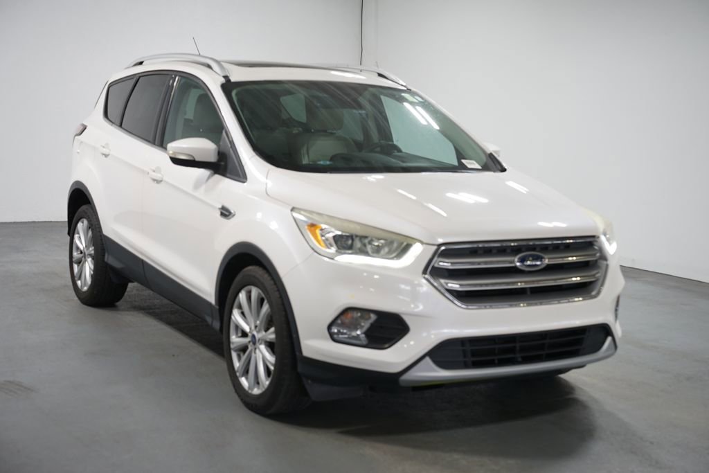 Used 2017 Ford Escape Titanium image 3