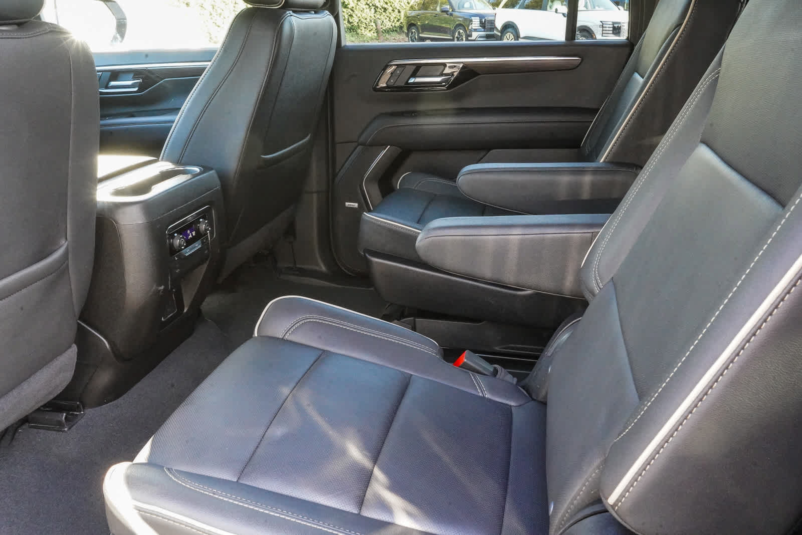 Used 2025 Chevrolet Suburban Premier AWD/4WD image 14
